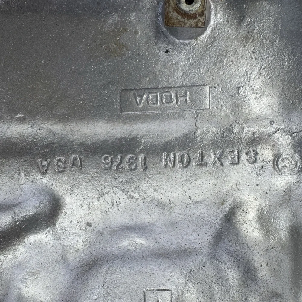 1976 Sexton Cast Iron Black Country Water‎ Barrel wall hanging vintage